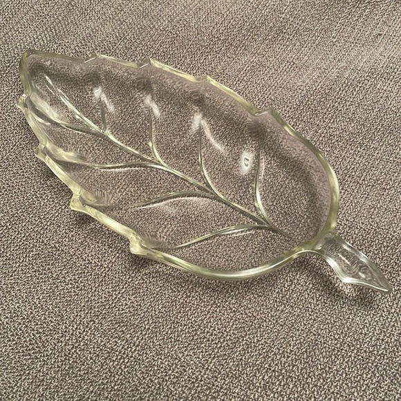 FALL Vintage Hazel Atlas Clear Glass Leaf Relish or Candy Trinket Dish - Picture 7 of 7